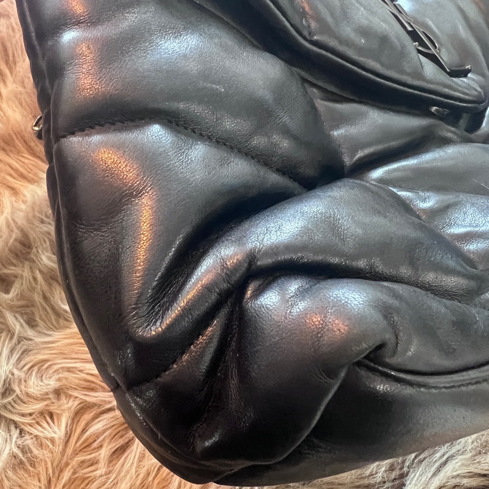 SAINT LAURENT
Lambskin Quilted Monogram
Medium Loulou Puffer
Chain Satchel Black - Picture 4 of 14